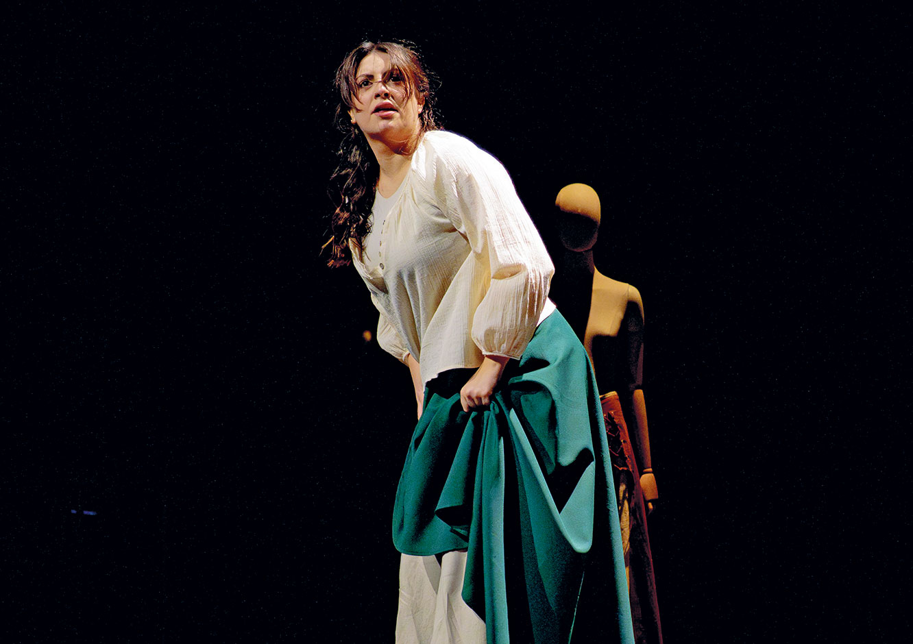 Paula durante la representación de ‘Iudicium: culpables de ser’ en La Bañeza