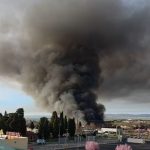 Incendio en una nave de neumáticos en la avenida Portugal de La Bañeza