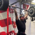 David Lugo en su gimnasio Cross Training La Bañeza 41 durante una sesión de entrenamiento.