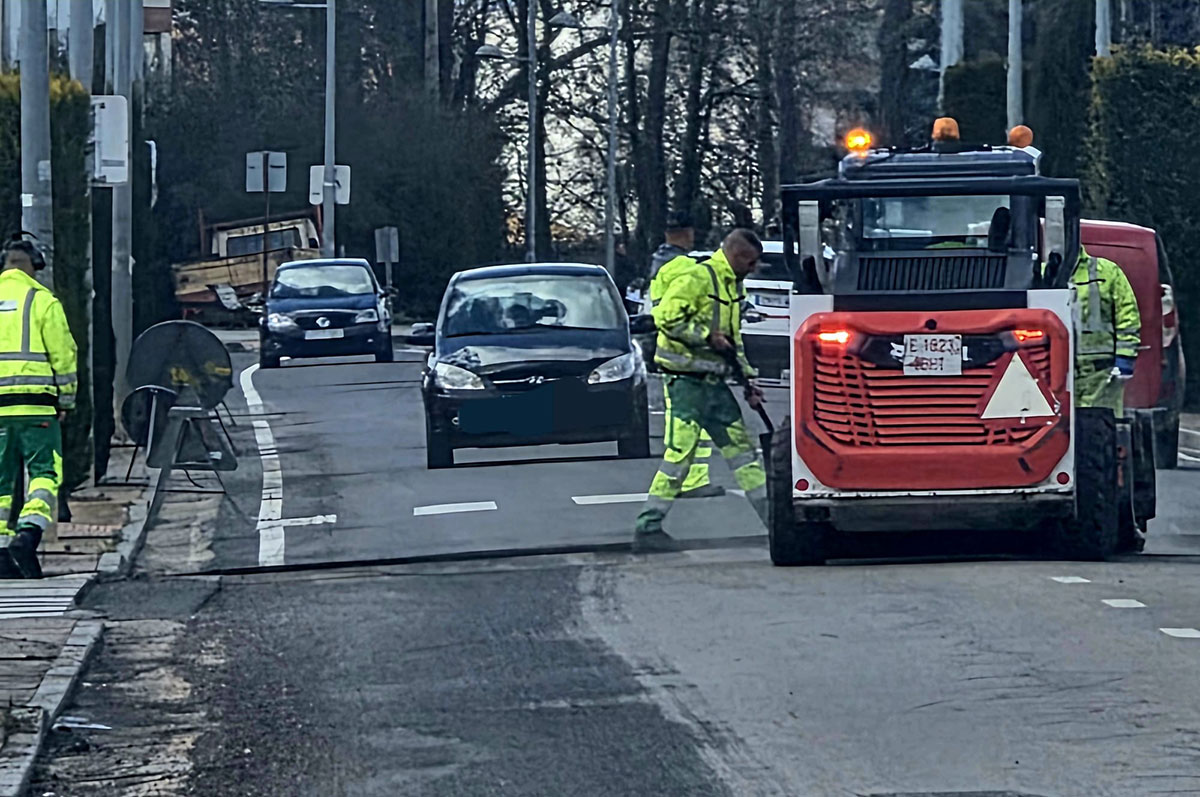 Trabajos de asfaltado en la N-VI y calles de La Bañeza