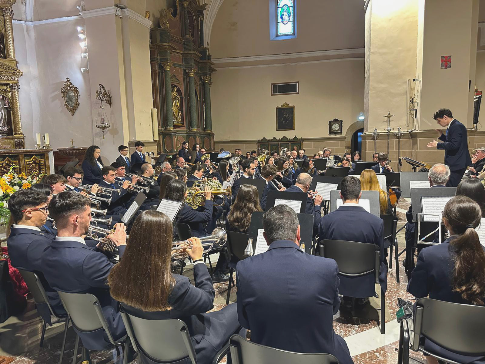 Música Semana Santa La Bañeza con bandas procesionales en desfile
