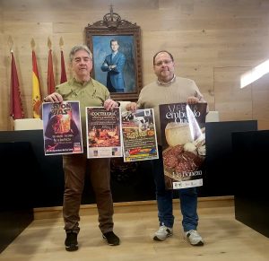 Feria Embutido Queso La Bañeza 2026 en la plaza Mayor con stands